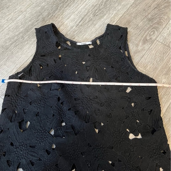 ANTHROPOLOGIE Black Lace Floral Appliqué Eyelet Sleeveless Top Cutouts Size S/M - Picture 5 of 13